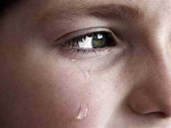 Nằm mơ thấy nước mắt đánh con gì may mắn?