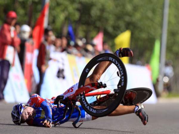 Nằm mơ thấy ngã xe con gì