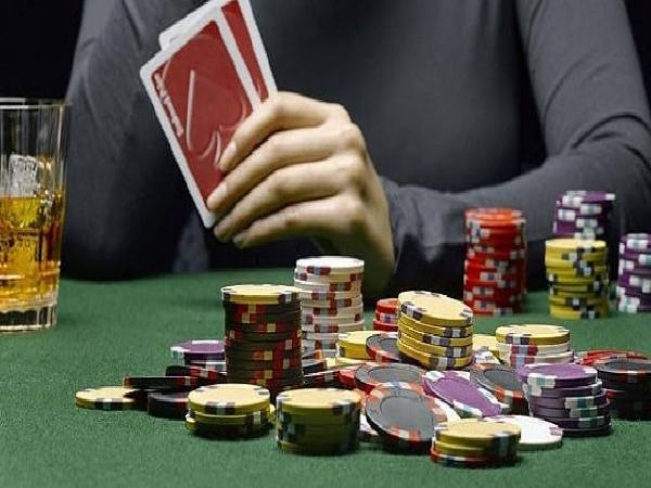 Hướng dẫn cách chơi Poker chi tiết từ cơ bản tới nâng cao