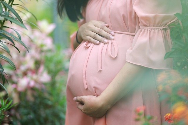 Mơ thấy em gái có bầu nhưng bị sảy